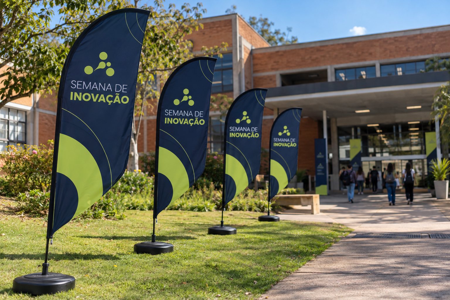 Wind banners na entrada de um evento acadêmico em São Carlos — Grafíssima